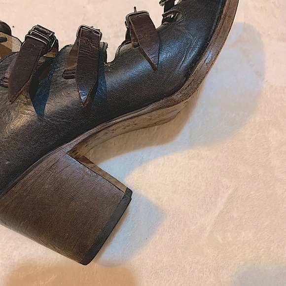 Freebird Quinn Sandals: Black with Brown Straps 8 (fits 8, 8.5, 9) - Picture 7 of 13